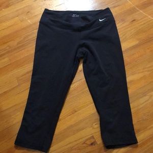 Black cropped Nike leggings